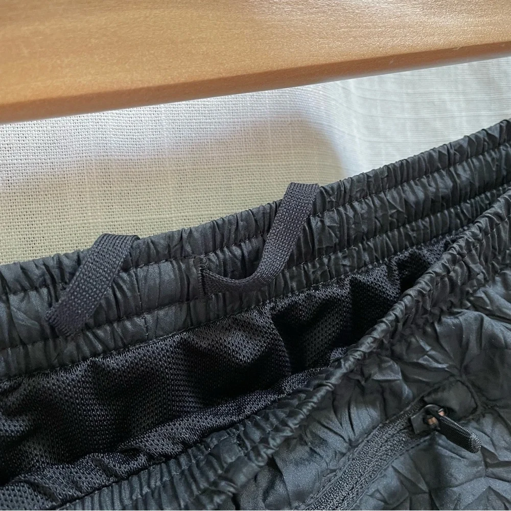 RARE! NIKE Tech Pack Woven Crinkle Shorts Lined in Black size large
